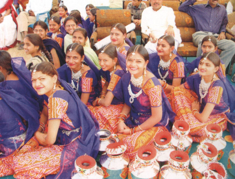 Datei:Hoch Hinaus 2005-1 Ahmedabad 08.jpg